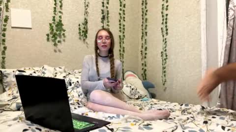 6hei6not online show from November 26, 2025, 4:30 pm