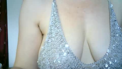 Snapshot of 77lilu chatting on July 12, 2026, 10:28 am Lilu online show from July 12, 2026, 10:28 am
