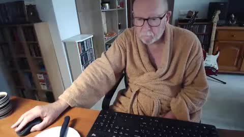  Papi  online show from March 4, 2025, 4:20 pm