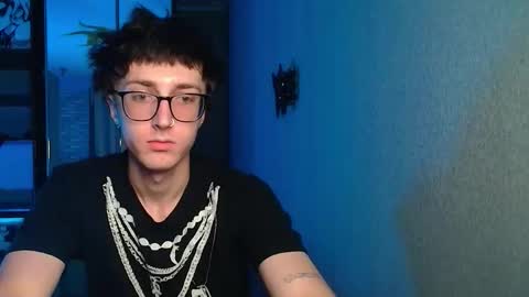 Snapshot of 8_goat chatting on December 1, 2025, 2:05 am Phillip online show from December 1, 2025, 2:05 am