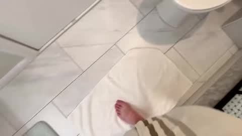 8inutn online show from October 22, 2025, 12:55 am