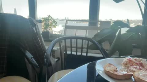 huh online show from October 9, 2025, 2:48 pm