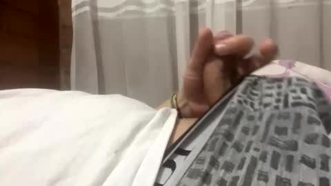 _18james12_ online show from November 18, 2025, 4:06 am