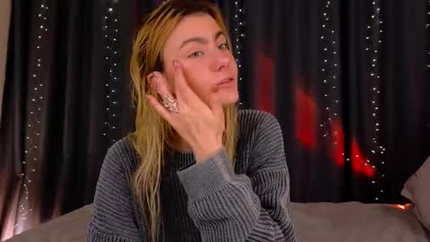 Willow online show from April 12, 2026, 9:42 pm