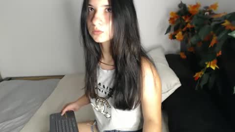 Snapshot of _abrill_20 chatting on October 18, 2025, 10:43 pm _abrill_20 online show from October 18, 2025, 10:43 pm