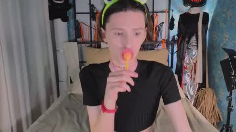 adrian online show from November 2, 2025, 5:21 am