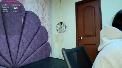 Snapshot of _alaia_collway_ chatting on May 3, 2026, 12:33 pm Alaia online show from May 3, 2026, 12:33 pm