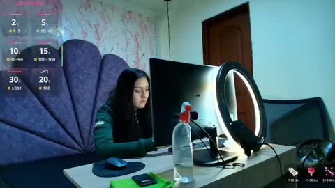 Snapshot of _alaia_collway_ chatting on May 25, 2026, 12:00 pm Alaia online show from May 25, 2026, 12:00 pm