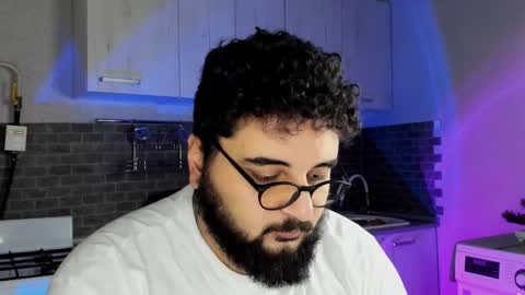 Snapshot of _alan_bear_ chatting on December 11, 2024, 8:18 pm Alan online show from December 11, 2024, 8:18 pm