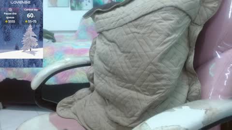 _alegriamartinez_ online show from January 3, 2025, 11:35 am
