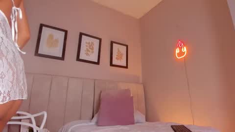 Snapshot of _alison_c chatting on October 23, 2025, 11:31 am Hii I m Alison online show from October 23, 2025, 11:31 am