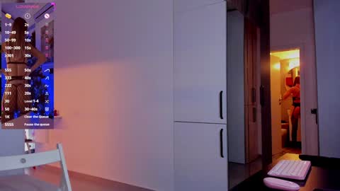 Mia online show from December 12, 2024, 11:40 am