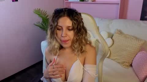 _amymoore online show from June 25, 2026, 1:38 am