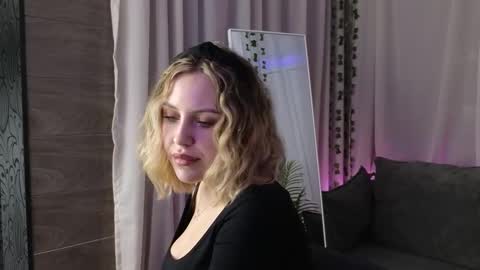 Snapshot of _amymoore_ chatting on February 13, 2026, 1:56 am _amymoore_ online show from February 13, 2026, 1:56 am