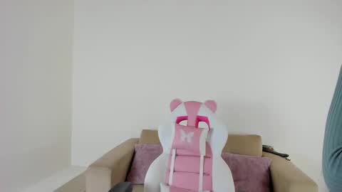    online show from March 3, 2025, 1:09 pm