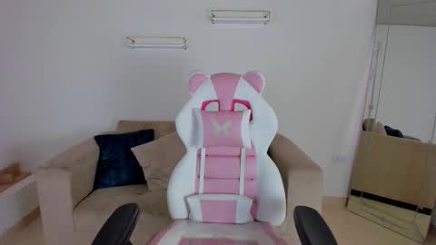    online show from September 27, 2025, 12:21 pm