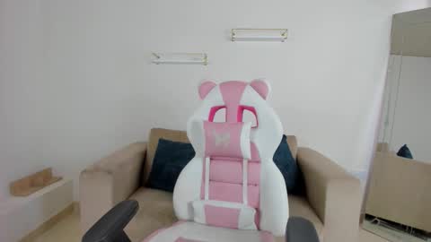    online show from December 3, 2025, 12:14 pm