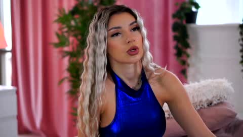 Snapshot of _arielle chatting on January 15, 2025, 11:53 am Arielle online show from January 15, 2025, 11:53 am