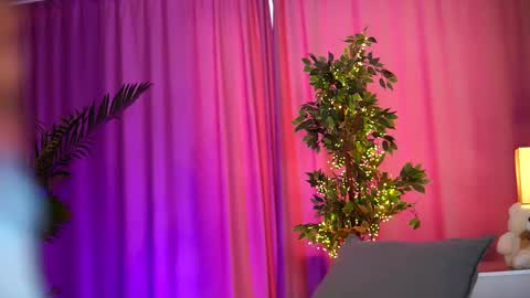 Snapshot of _arielle chatting on February 16, 2025, 12:54 pm Arielle online show from February 16, 2025, 12:54 pm