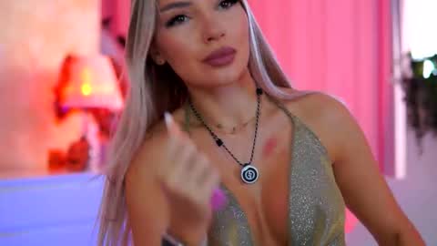 Snapshot of _arielle chatting on November 3, 2025, 9:32 am Arielle online show from November 3, 2025, 9:32 am