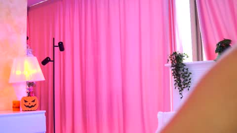 Snapshot of _arielle chatting on November 6, 2025, 9:21 am Arielle online show from November 6, 2025, 9:21 am