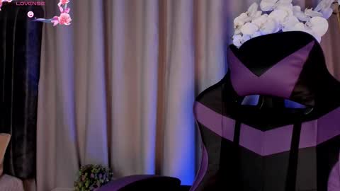   online show from December 18, 2025, 1:28 pm