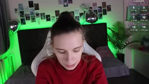 _ash_leyy_ online show from December 14, 2025, 3:23 am