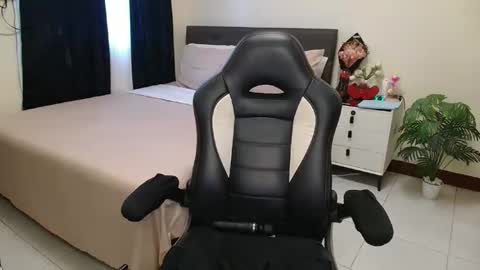 Snapshot of _ashley27 chatting on November 5, 2025, 1:05 am Angie online show from November 5, 2025, 1:05 am