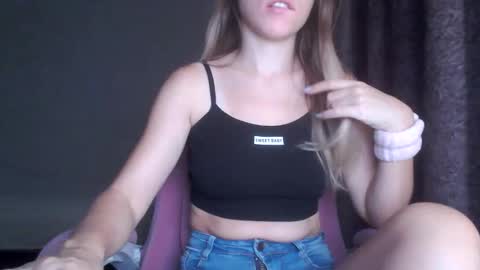 Snapshot of _ashley_blond_ chatting on October 17, 2025, 10:45 pm Ashlee Bond online show from October 17, 2025, 10:45 pm