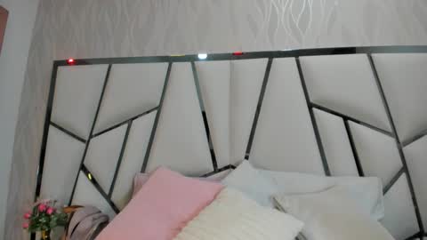 Aura online show from October 22, 2025, 3:07 am