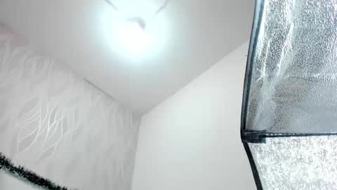 Aura online show from December 22, 2025, 3:36 am