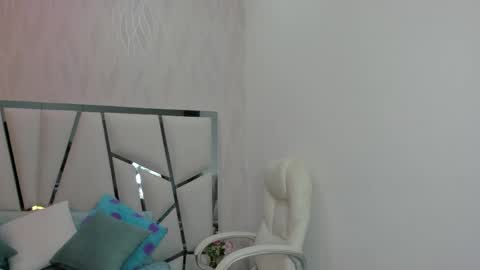 Snapshot of _aurora18 chatting on April 23, 2026, 3:08 am Aura online show from April 23, 2026, 3:08 am
