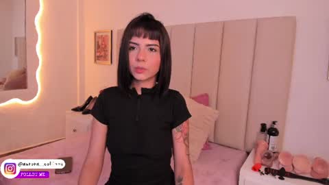 Snapshot of _aurora_collins_ chatting on June 25, 2026, 1:04 pm _aurora_collins_ online show from June 25, 2026, 1:04 pm