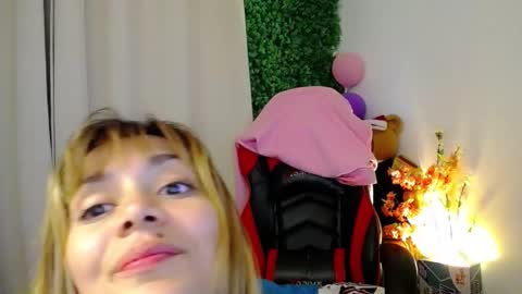 Snapshot of _babieswink chatting on January 6, 2026, 8:23 pm _babieswink online show from January 6, 2026, 8:23 pm