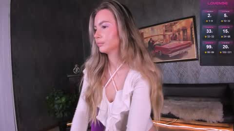 Bella online show from December 2, 2025, 9:21 pm