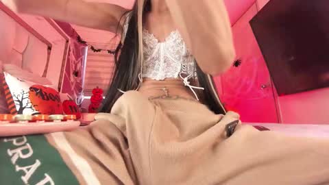 _bellaswwet_ online show from October 13, 2025, 12:27 pm