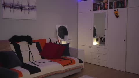 Lili online show from February 17, 2026, 5:48 am