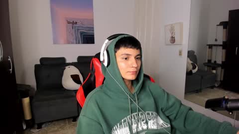 Snapshot of _blakee chatting on December 19, 2024, 6:12 am B L A K E online show from December 19, 2024, 6:12 am