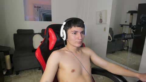 Snapshot of _blakee chatting on December 24, 2024, 10:06 pm B L A K E online show from December 24, 2024, 10:06 pm