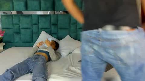 _bonnyandclyde online show from April 9, 2026, 1:27 pm