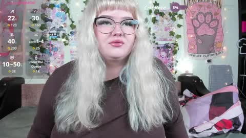 _candym1lky_ online show from April 6, 2026, 7:53 am