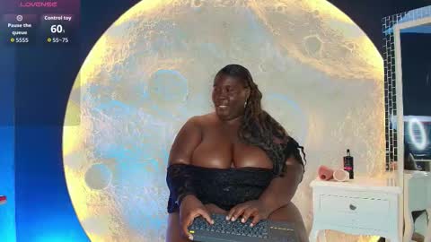 Snapshot of _carolinagomez chatting on November 4, 2025, 8:30 pm Caro. online show from November 4, 2025, 8:30 pm