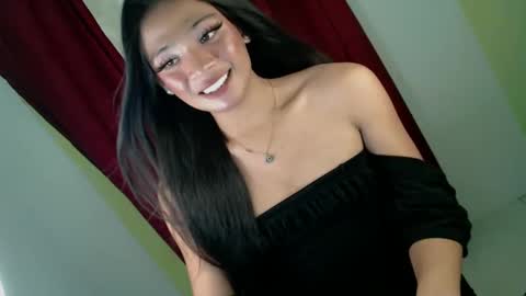 Snapshot of _caroline18_ chatting on January 22, 2025, 5:49 pm Kate flores online show from January 22, 2025, 5:49 pm