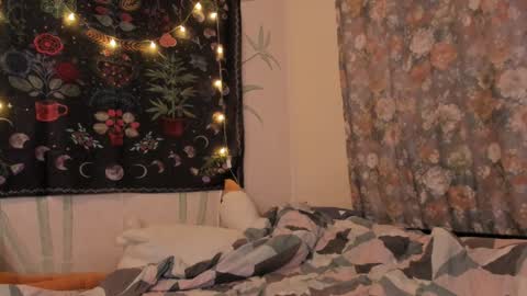 Snapshot of _caroline_coy chatting on December 13, 2024, 12:39 pm Caroline online show from December 13, 2024, 12:39 pm