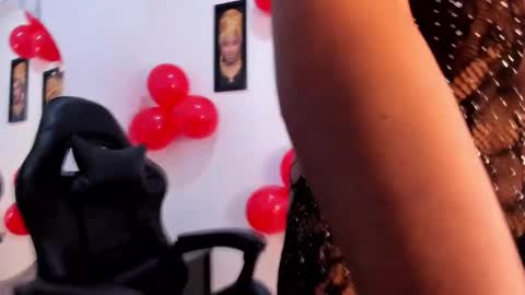 _charlottedavis online show from February 19, 2025, 3:27 pm