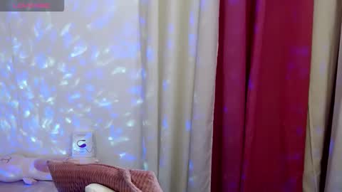 CINTHY online show from September 18, 2025, 2:35 am
