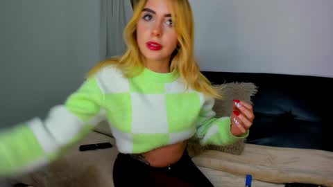  Chloe  online show from December 10, 2024, 2:16 am