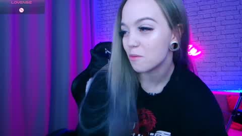 Nica online show from February 8, 2025, 1:11 am