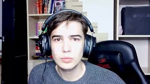 Snapshot of _crise_next_door_ chatting on October 16, 2025, 3:13 pm _crise_next_door_ online show from October 16, 2025, 3:13 pm