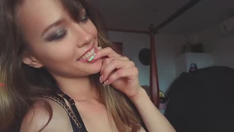 DemiDee online show from December 27, 2024, 8:35 am